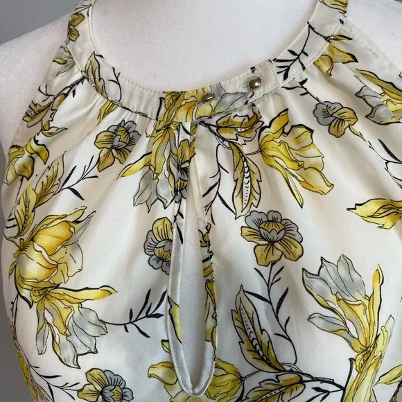 3/$20 Floral Blouse - Picture 2 of 5